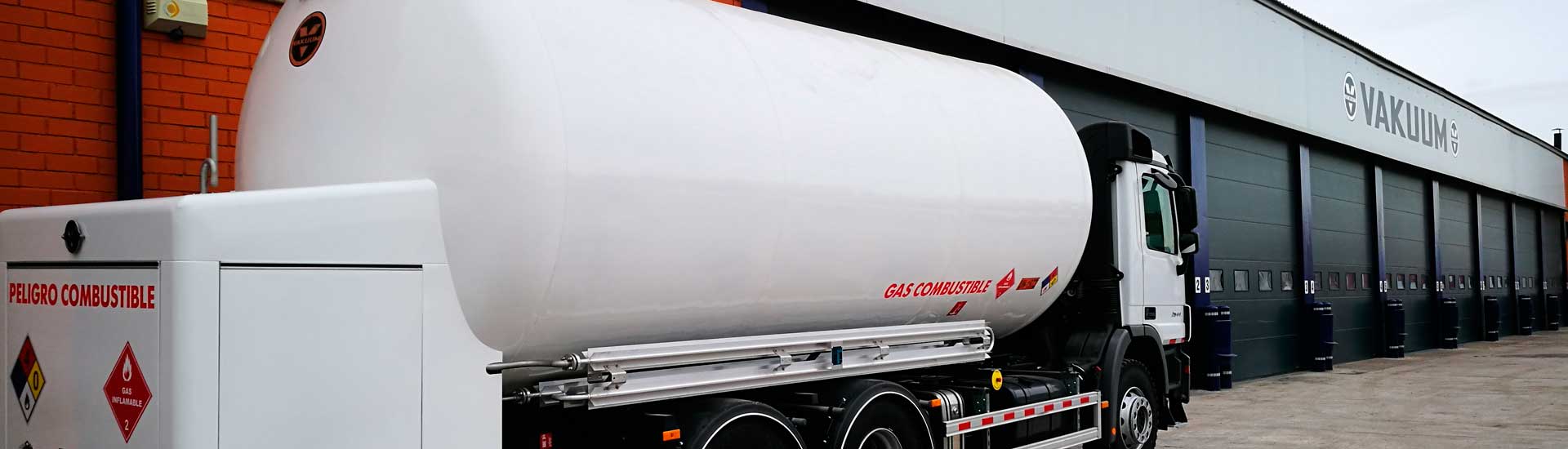 Vakuum delivery tanks for the small distribution of Liquefied Natural Gas and industrial gases