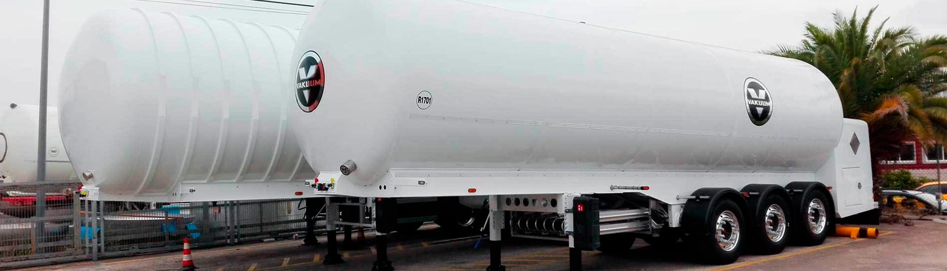 At Vakuum we design and manufacture semi-trailers for the transport of Air Gases LIN - LOX - LAR