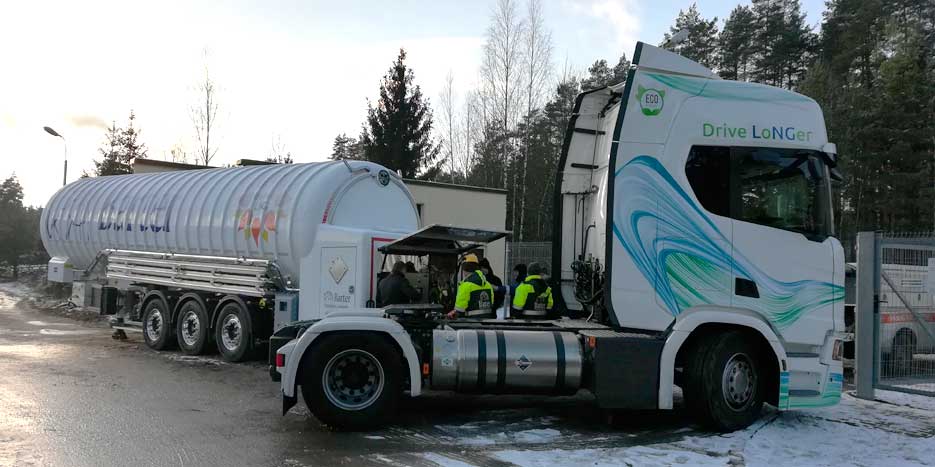 Vakuum designs and manufactures Liquefied Natural Gas and Compressed Natural Gas mobile service stations